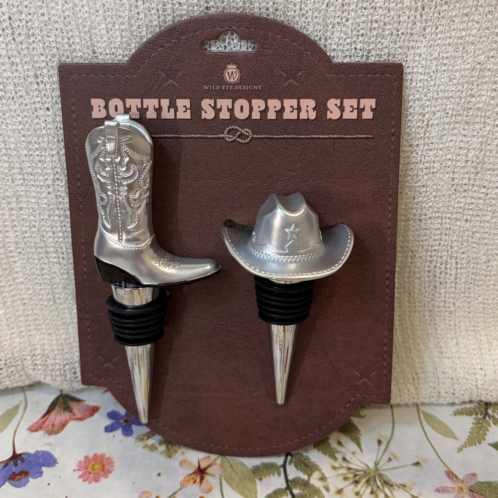NWT WILD EYE DESIGNS Silver Cowboy Boot & Hat Bottle Stopper Set